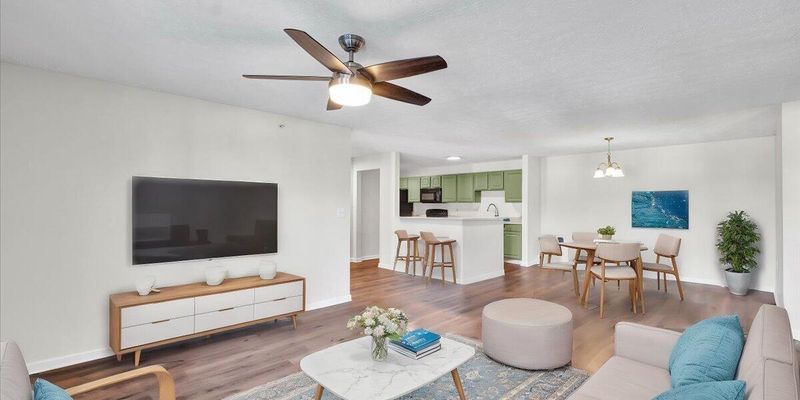 Crestwood House: 6406 Shelton Circle