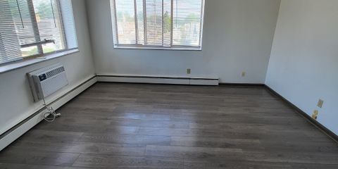32 living room.jpg
