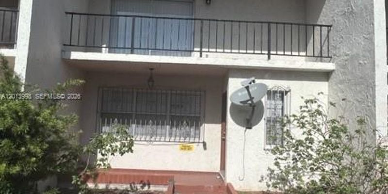 Miami Townhome: 15153 NE 6th Ave