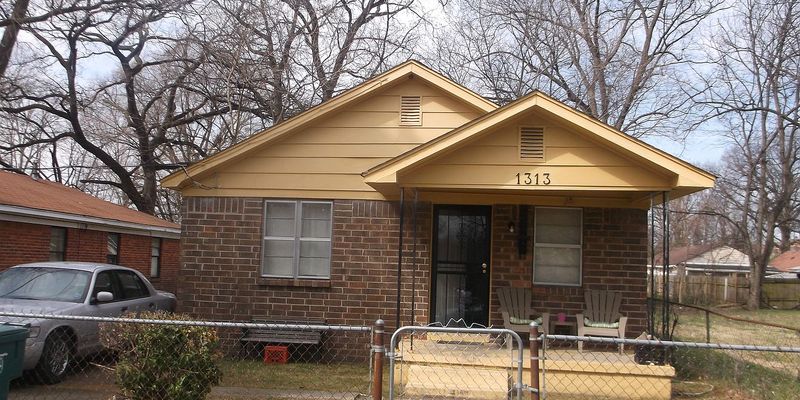 Memphis House: 1313 Fairfax St
