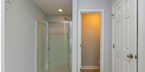 Bathroom-3.JPG
