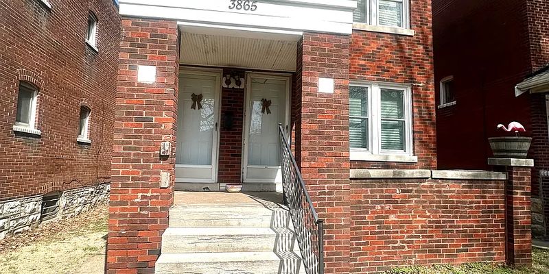 St. Louis Apartment: 3865 Alberta St