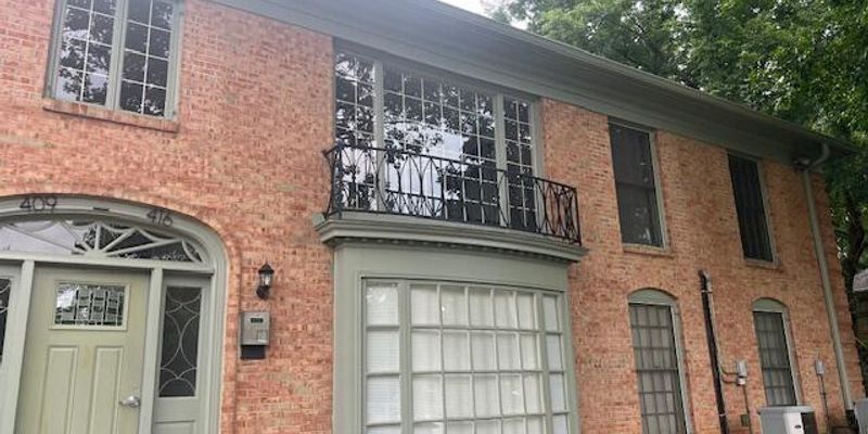 Louisville House: 416 Highwood Dr