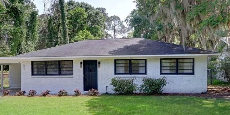 Savannah House: 625 Stuart St