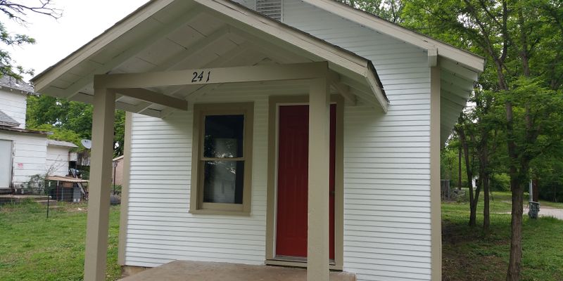 Perkins House: 214 NE 1st