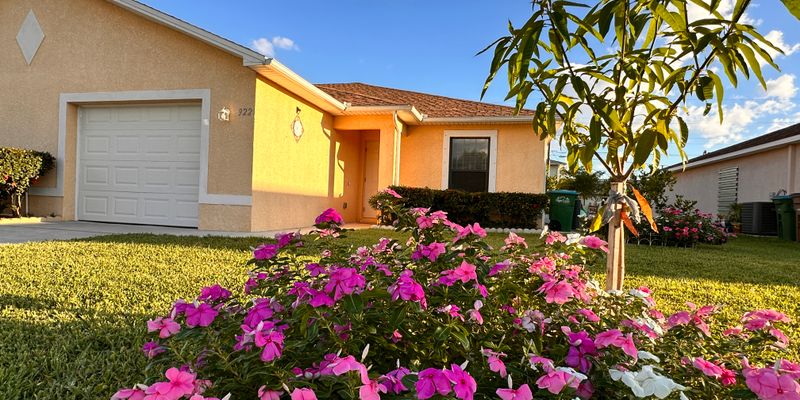Cape Coral House: 922 SE 8th St