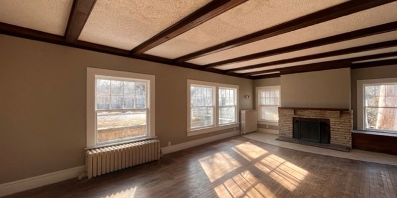 Hutchinson Apartment: 512 E Sherman Ave