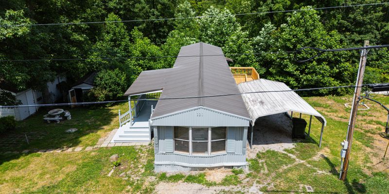 Mammoth Cave House: 220 Lakeshore Dr