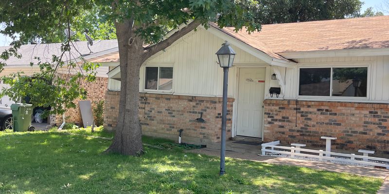 Arlington House: 2806 E Mitchell St