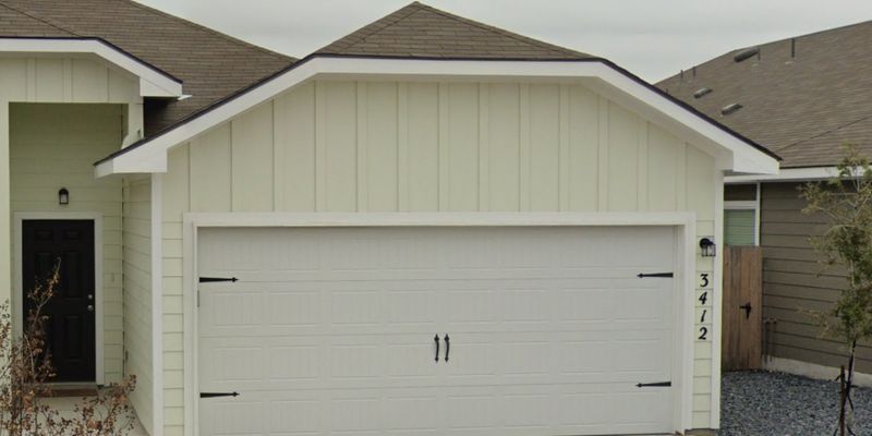 Seguin Multiplex: 3414 Scott Cir