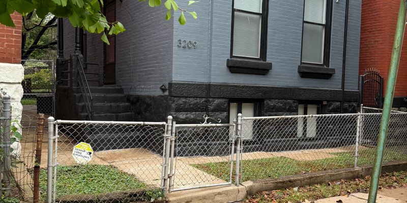 St. Louis House: 3209 Iowa Ave