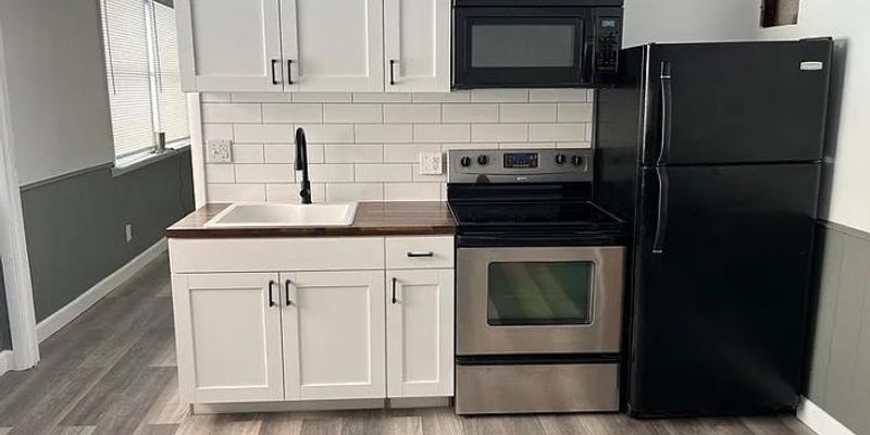 Harrisonburg Apartment: 28 S Main St