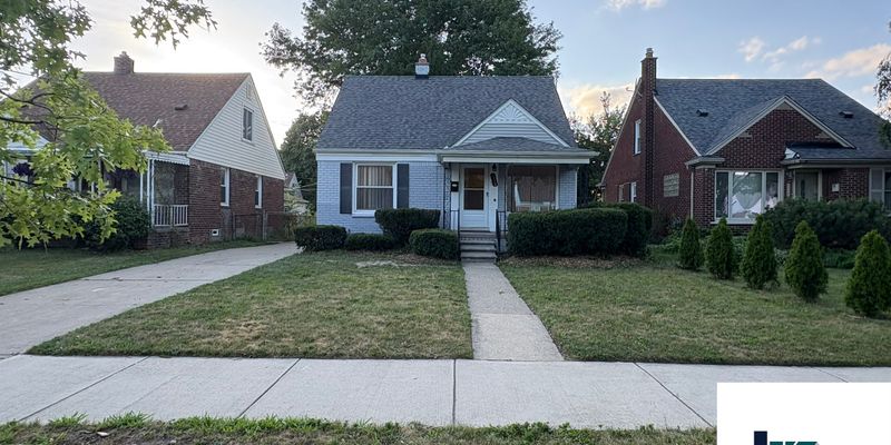 Dearborn House: 3328 Hollywood St