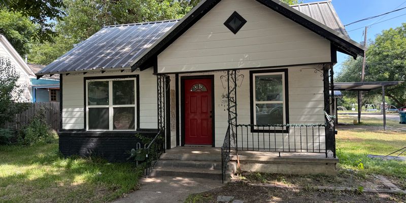 Clifton House: 1003 W 3rd St