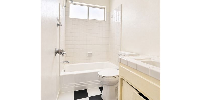 Los Angeles Apartment: 1745 Colby Ave