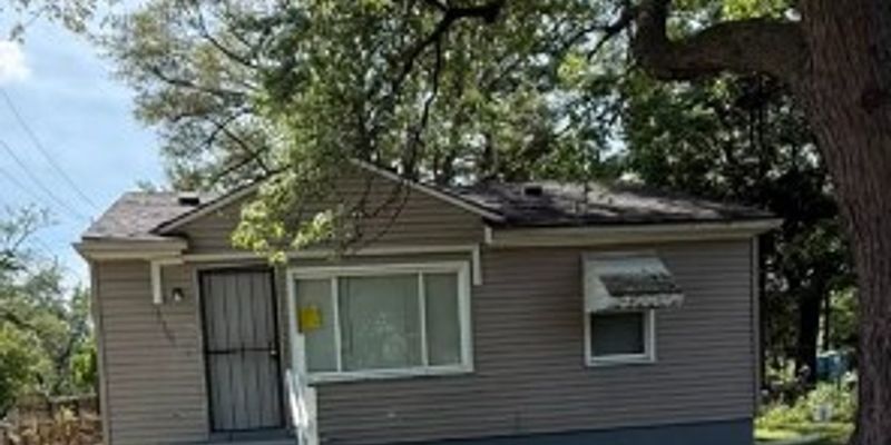 Detroit House: 19307 Lindsay St
