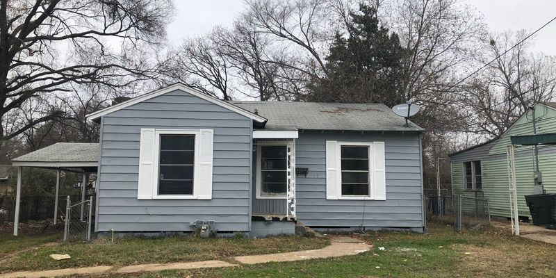 Shreveport House: 717 West 75th Street