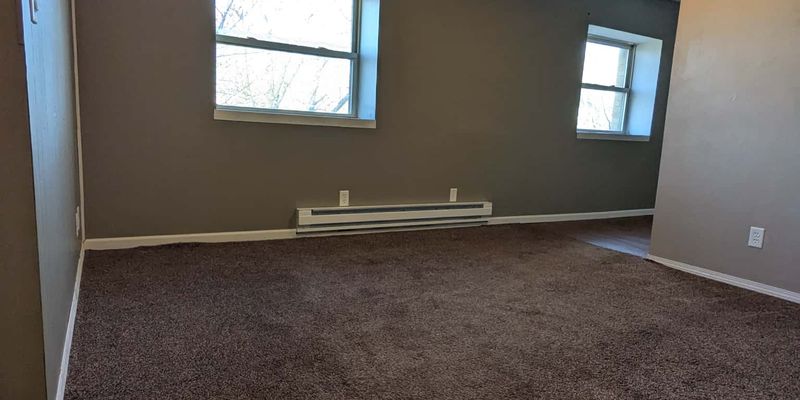 Little York Apartment: 435 S Broadway St