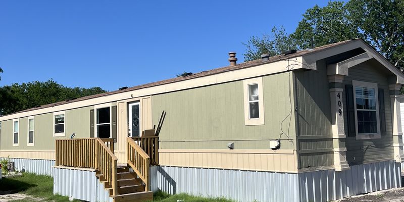 Kenedy House: 409 E Main St