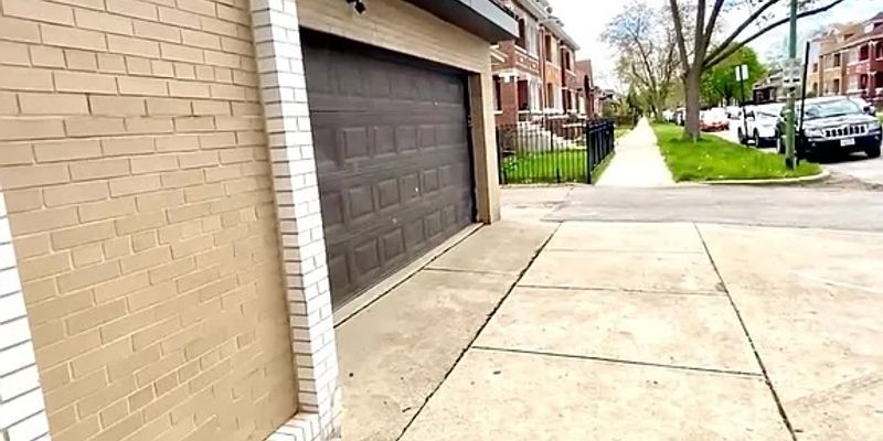 Chicago Apartment: 2457 W 69th St