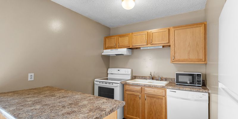 Manhattan Apartment: 715 Allison Ave