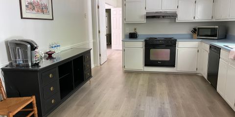 10 Kitchen.JPG