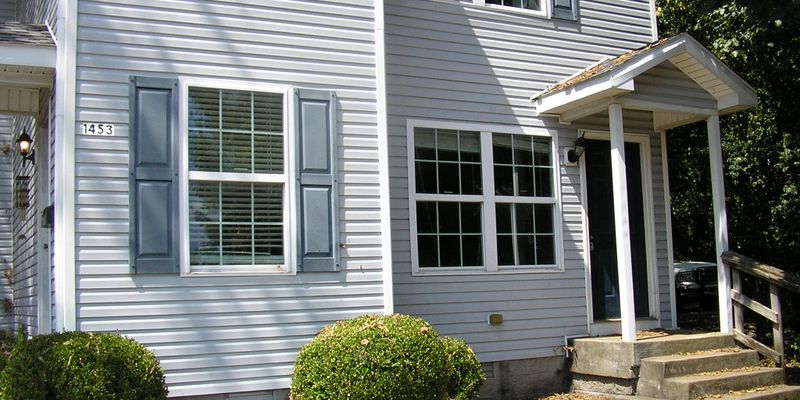 Bowling Green Apartment: 1453 Park St