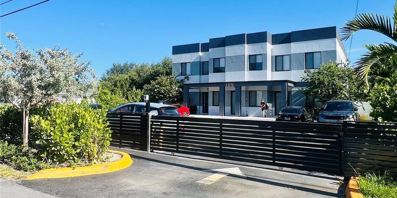 Hallandale Beach House: 309 NW 7th Ct
