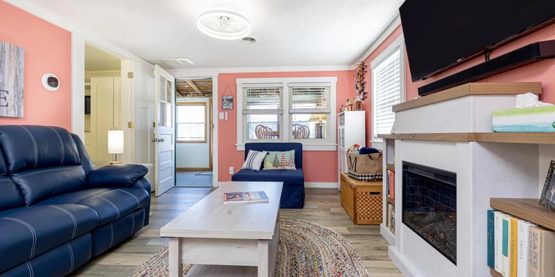 Lakeview House: 11049 Mohawk Path