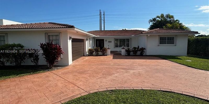 Miami House: 2911 SW 98th Ave # 1