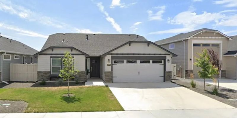 Nampa House: 5779 E Garby St