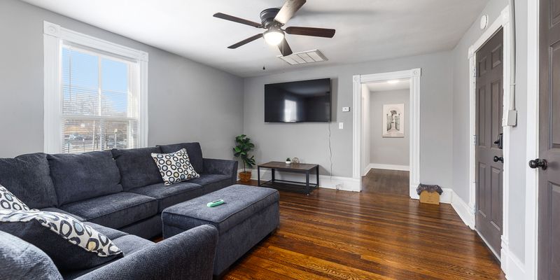 Roanoke Apartment: 546 Marshall Ave SW