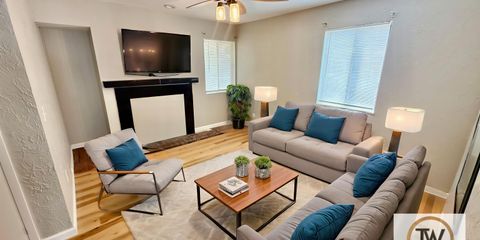IMG_5278 - Living Room - Modern - 0.jpg