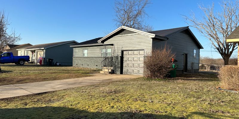 Sapulpa House: 744 N Moccasin St