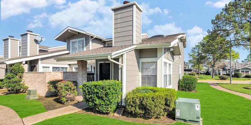 Houston House: 6374 Peacock Hills Dr