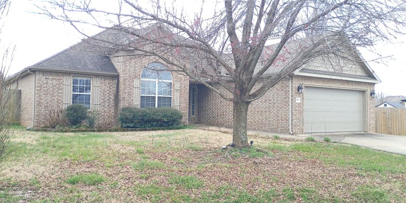 Bentonville House: 2703 SW Ledbury Cove