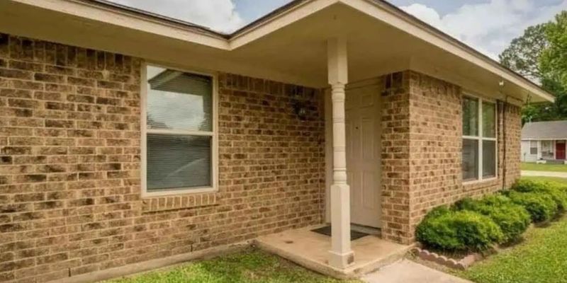 Mineola House: 140 Gerald Street