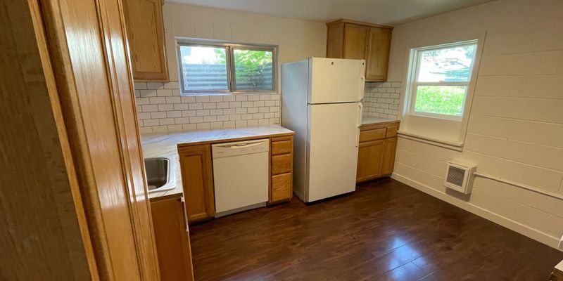 Moscow Apartment: 241 N Lieuallen St