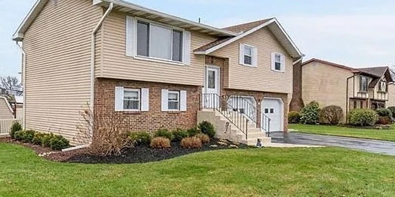 Allentown House: 1873 Molinaro Dr