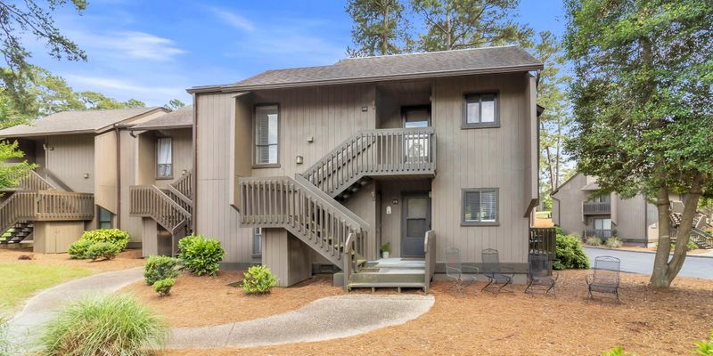 Pinehurst House: 800 St Andrews Dr