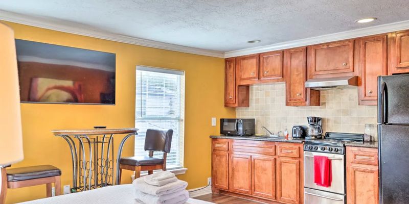 Houston Apartment: 2406 Arbor St