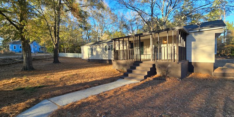 Williston House: 77 3rd St