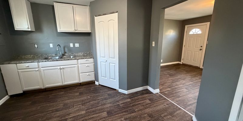 Inkster House: 26089 Lehigh St