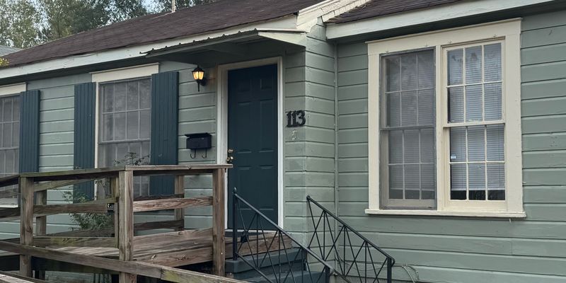 Shreveport House: 113 E Merrick St