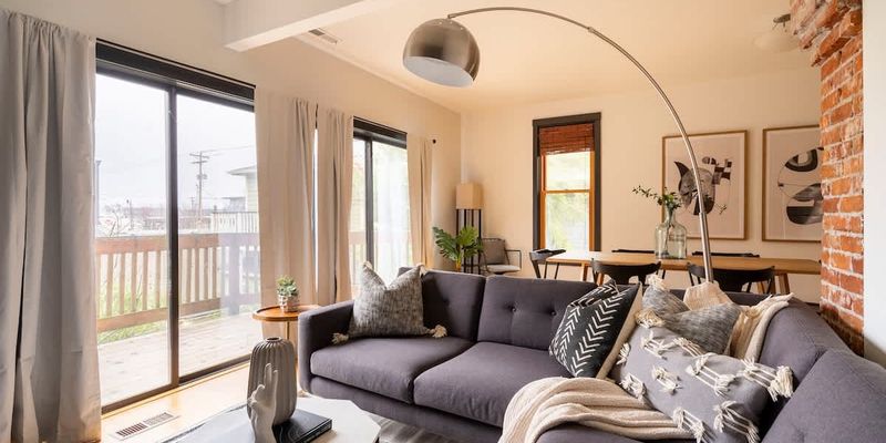 Portland Apartment: 2319 NW Raleigh St