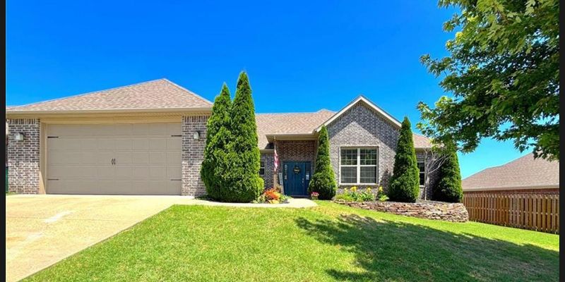 Centerton House: 1610 Sweetbriar Way