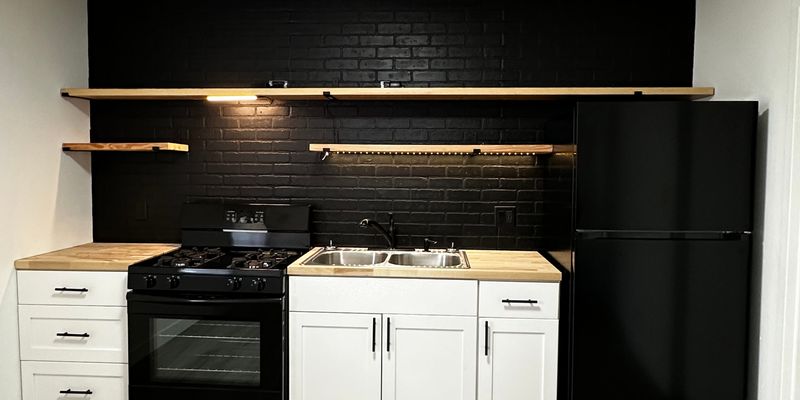 Dubuque Apartment: 2060 Whittier Street