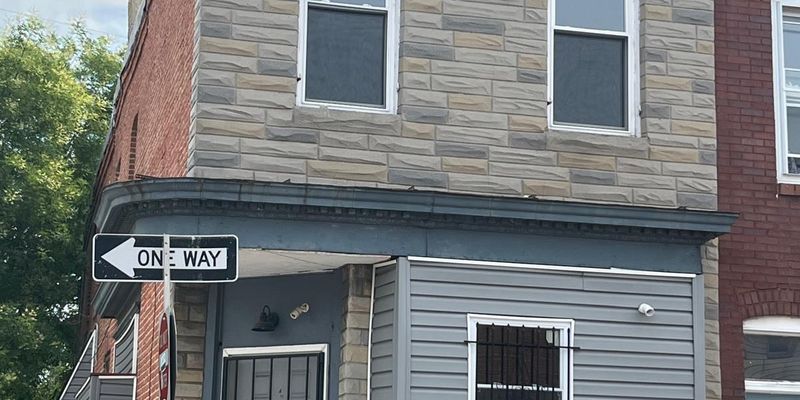 Baltimore House: 229 N Curley St