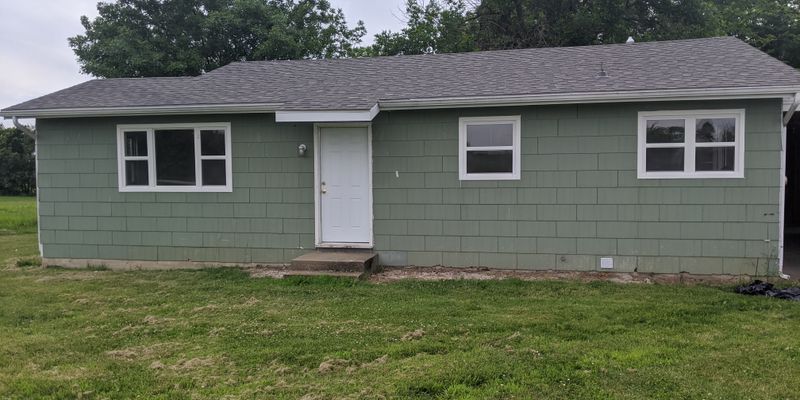 Rogersville House: 4847 S Farm Rd 229