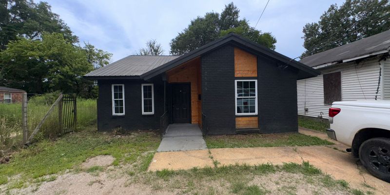 Memphis House: 2499 Calvert Ave